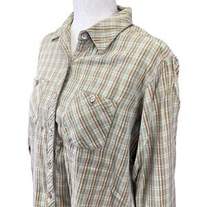 Vintage Woolrich Women's Button Shirt Size Medium